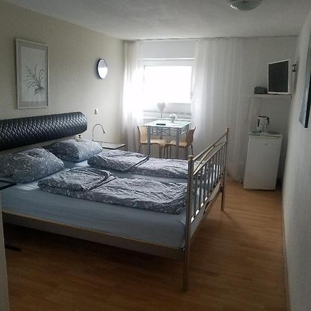 Rooming24, Kleine Pension Lübeck Exteriör bild
