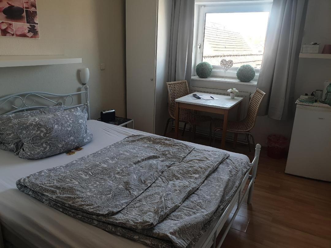 Rooming24, Kleine Pension Lübeck Exteriör bild