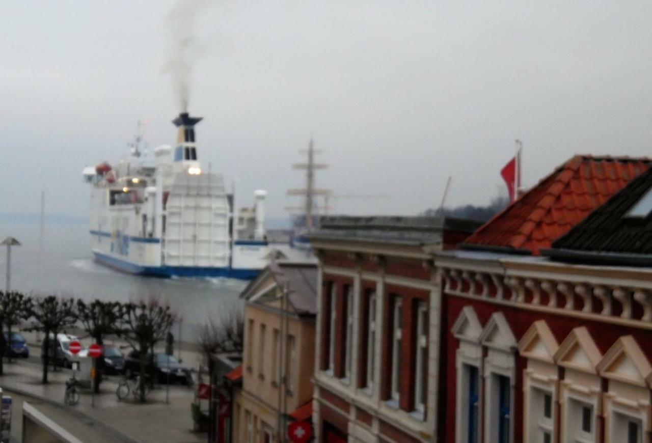 Rooming24, Kleine Pension Lübeck Exteriör bild