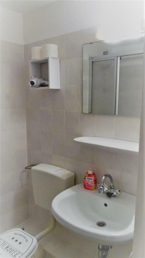 Rooming24, Kleine Pension Lübeck Exteriör bild