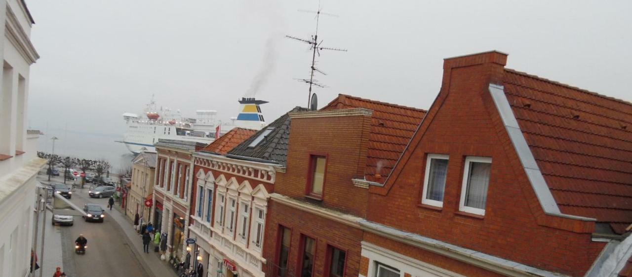 Rooming24, Kleine Pension Lübeck Exteriör bild