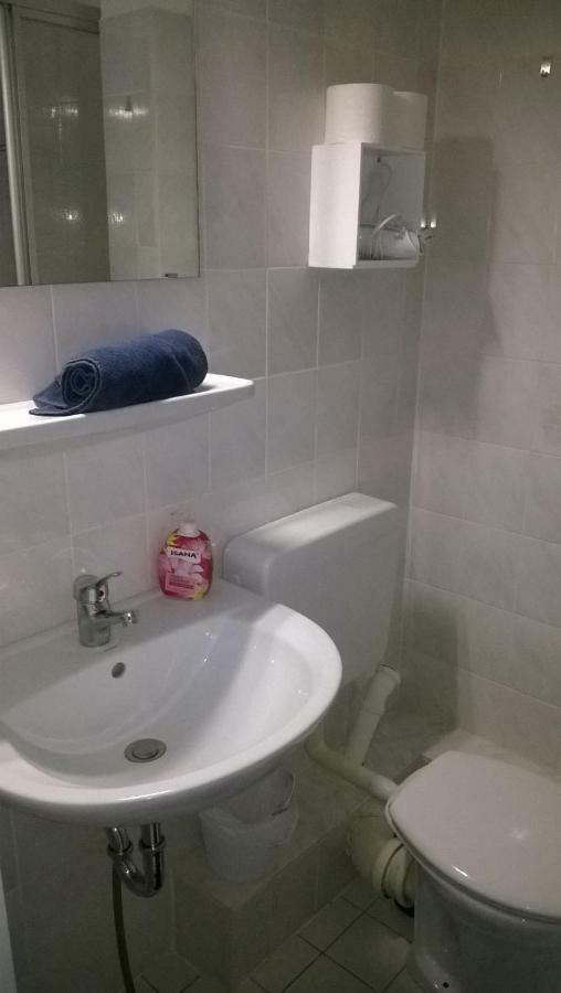 Rooming24, Kleine Pension Lübeck Exteriör bild